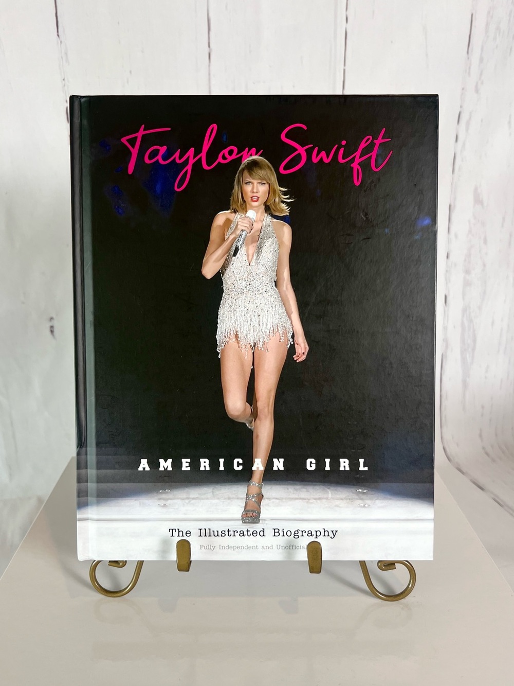 Taylor Swift American Girl Hardcover Book Illustrated Biography Carolyn McHugh